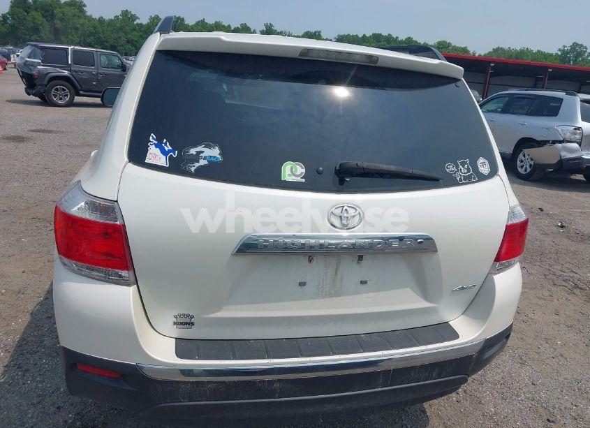 Photo 16 of 2013 Toyota Highlander SE V6 (VIN 5TDBK3EH9DS247605)