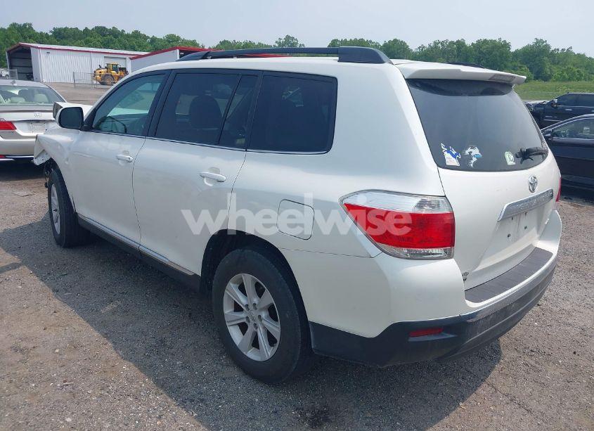 Photo 3 of 2013 Toyota Highlander SE V6 (VIN 5TDBK3EH9DS247605)