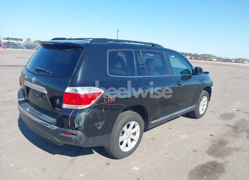 Photo 4 of 2013 Toyota Highlander SE V6 (VIN 5TDBK3EH9DS252349)