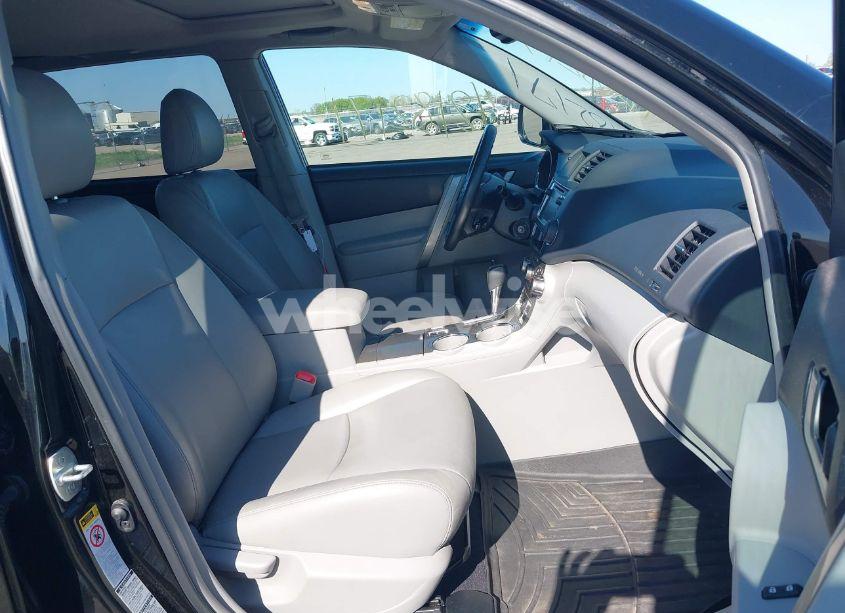 Photo 5 of 2013 Toyota Highlander SE V6 (VIN 5TDBK3EH9DS252349)