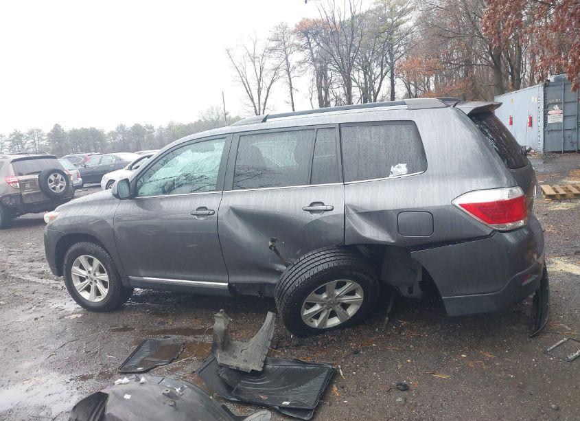 Photo 14 of 2013 Toyota Highlander PLUS/SE (VIN 5TDBK3EH9DS255770)