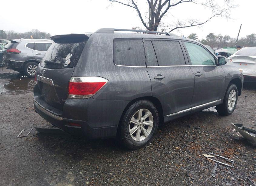 Photo 4 of 2013 Toyota Highlander PLUS/SE (VIN 5TDBK3EH9DS255770)