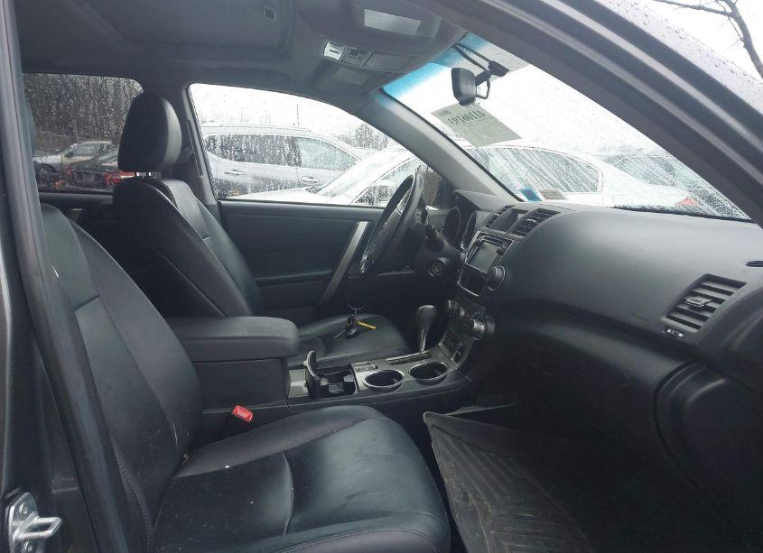 Photo 5 of 2013 Toyota Highlander PLUS/SE (VIN 5TDBK3EH9DS255770)