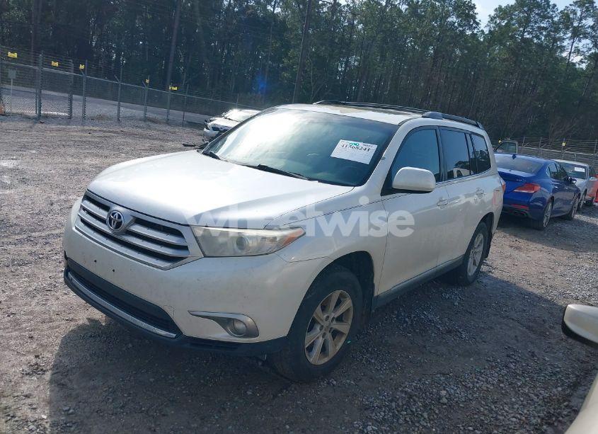 Photo 2 of 2013 Toyota Highlander SE V6 (VIN 5TDBK3EH9DS259060)
