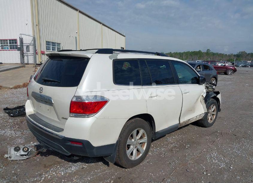 Photo 4 of 2013 Toyota Highlander SE V6 (VIN 5TDBK3EH9DS259060)