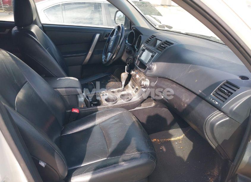Photo 5 of 2013 Toyota Highlander SE V6 (VIN 5TDBK3EH9DS259060)