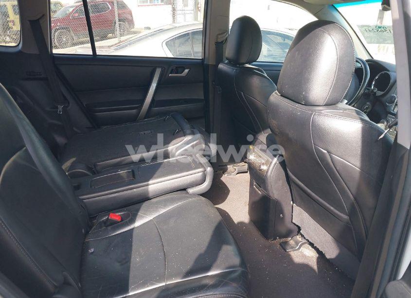 Photo 8 of 2013 Toyota Highlander SE V6 (VIN 5TDBK3EH9DS259060)