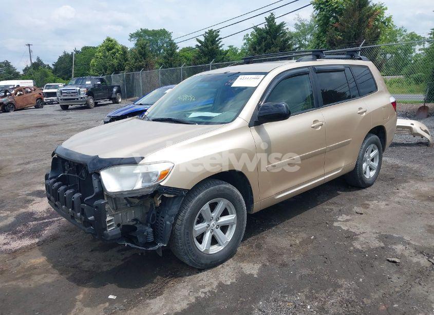 Photo 2 of 2010 Toyota Highlander BASE V6 (VIN 5TDBK3EHXAS006941)