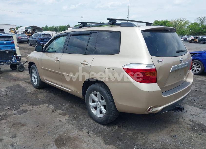 Photo 3 of 2010 Toyota Highlander BASE V6 (VIN 5TDBK3EHXAS006941)