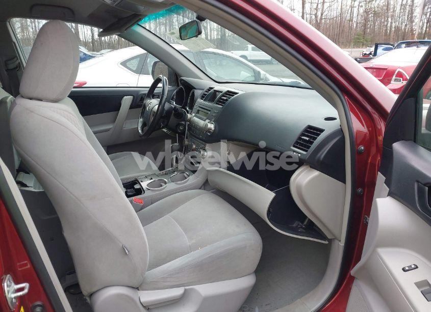 Photo 5 of 2010 Toyota Highlander BASE V6 (VIN 5TDBK3EHXAS024744)