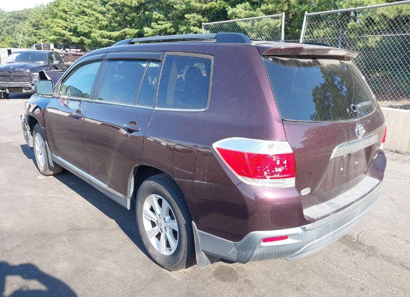 Photo 3 of 2011 Toyota Highlander SE V6 (VIN 5TDBK3EHXBS069099)