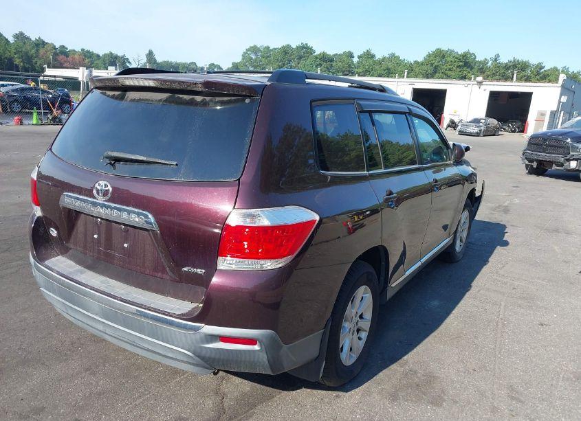 Photo 4 of 2011 Toyota Highlander SE V6 (VIN 5TDBK3EHXBS069099)