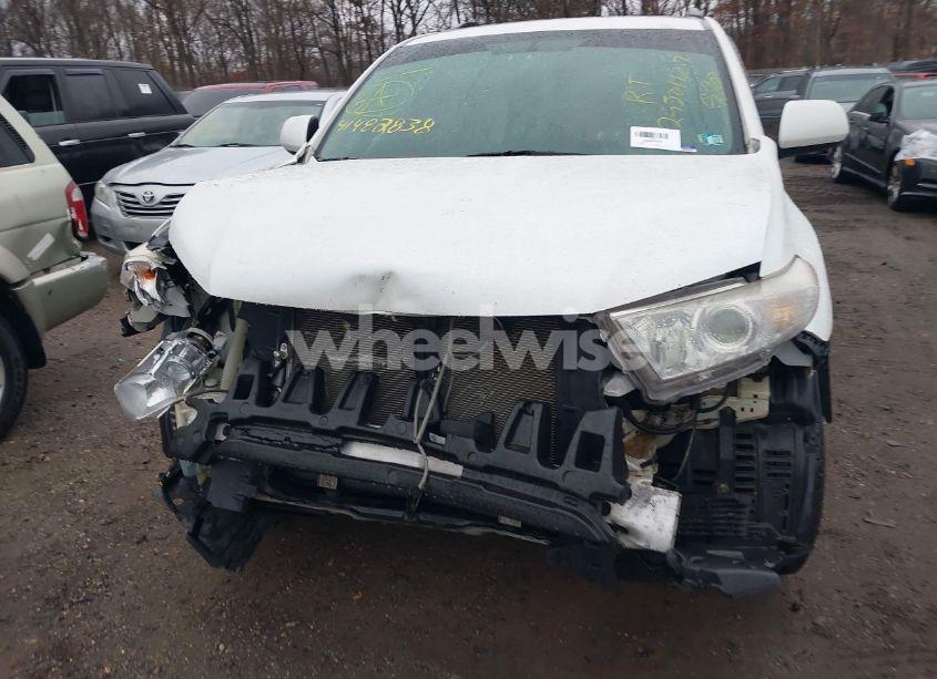 Photo 11 of 2011 Toyota Highlander SE (VIN 5TDBK3EHXBS076747)