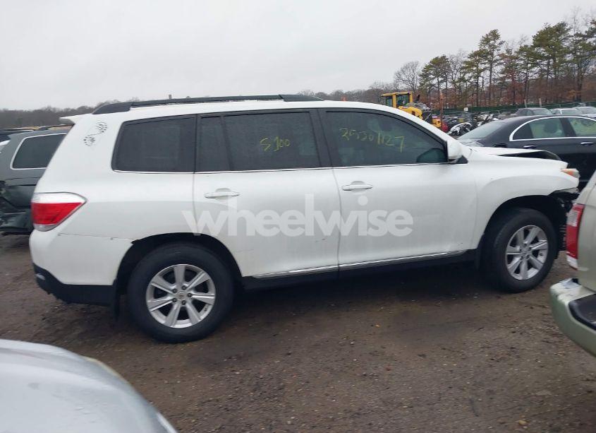 Photo 12 of 2011 Toyota Highlander SE (VIN 5TDBK3EHXBS076747)