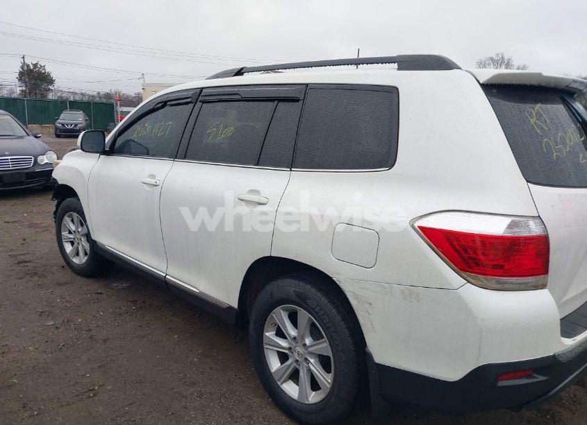 Photo 13 of 2011 Toyota Highlander SE (VIN 5TDBK3EHXBS076747)