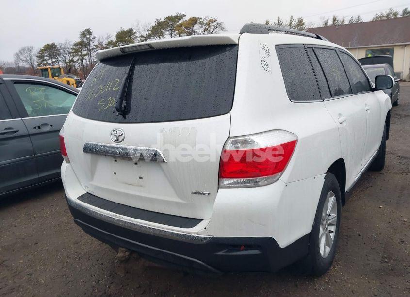 Photo 15 of 2011 Toyota Highlander SE (VIN 5TDBK3EHXBS076747)