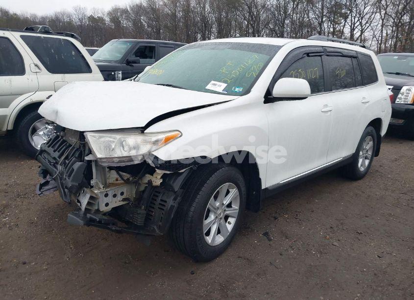 Photo 2 of 2011 Toyota Highlander SE (VIN 5TDBK3EHXBS076747)