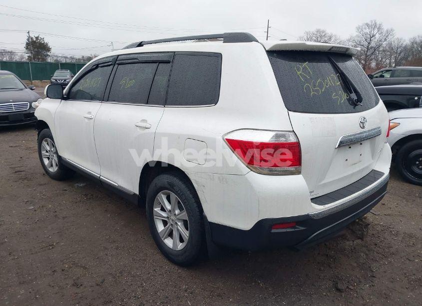 Photo 3 of 2011 Toyota Highlander SE (VIN 5TDBK3EHXBS076747)