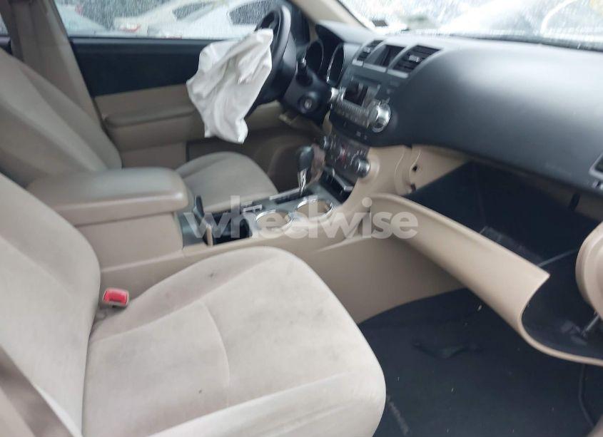 Photo 5 of 2011 Toyota Highlander SE (VIN 5TDBK3EHXBS076747)