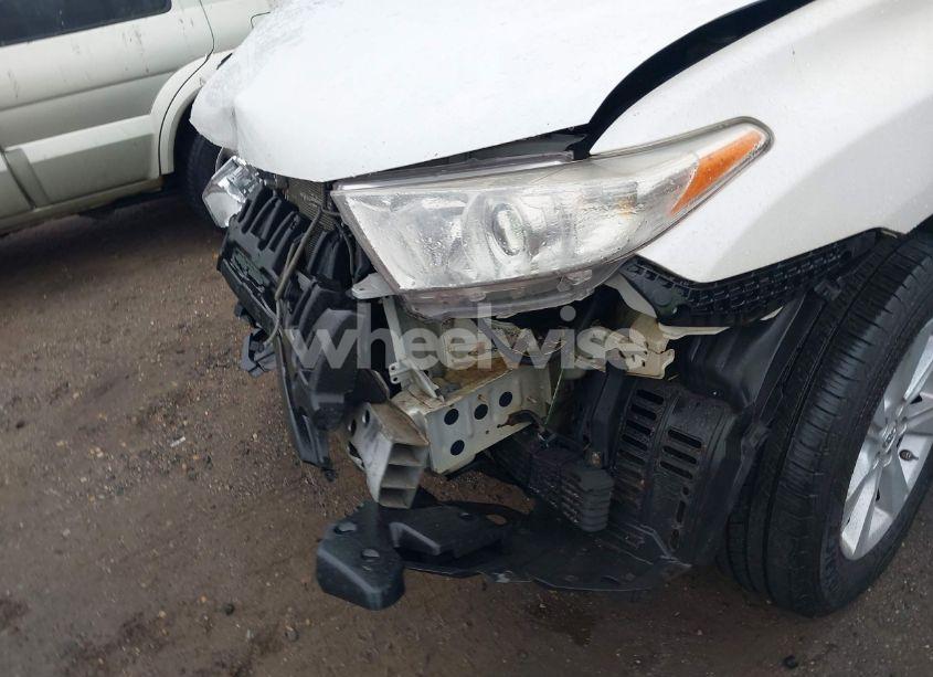 Photo 6 of 2011 Toyota Highlander SE (VIN 5TDBK3EHXBS076747)