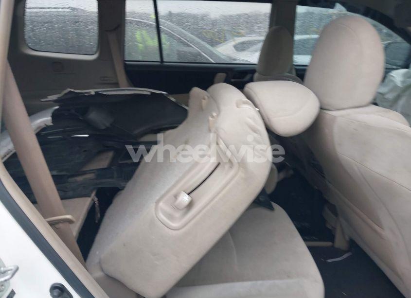 Photo 8 of 2011 Toyota Highlander SE (VIN 5TDBK3EHXBS076747)