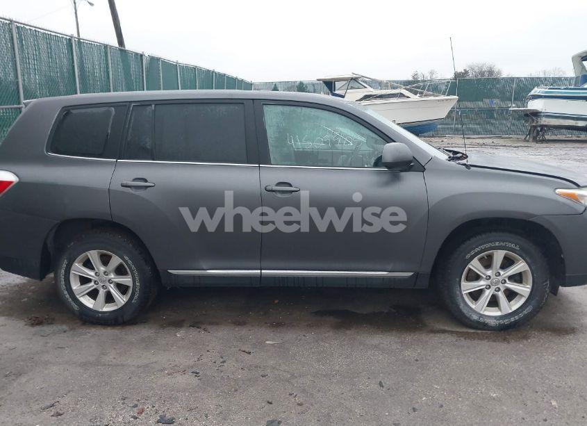 Photo 13 of 2011 Toyota Highlander BASE V6 (VIN 5TDBK3EHXBS080409)