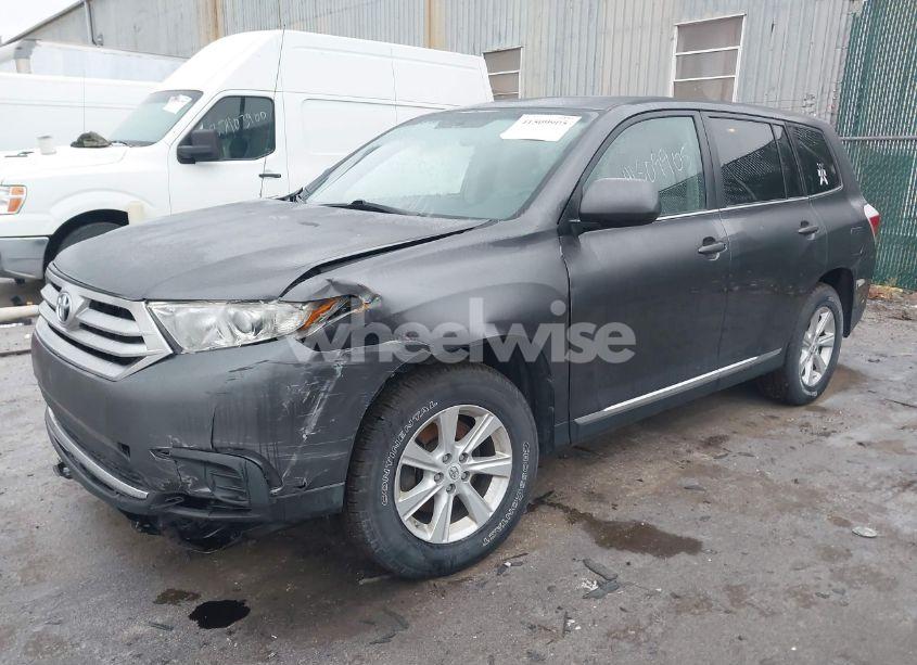 Photo 2 of 2011 Toyota Highlander BASE V6 (VIN 5TDBK3EHXBS080409)