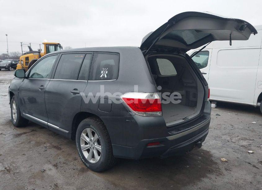 Photo 3 of 2011 Toyota Highlander BASE V6 (VIN 5TDBK3EHXBS080409)