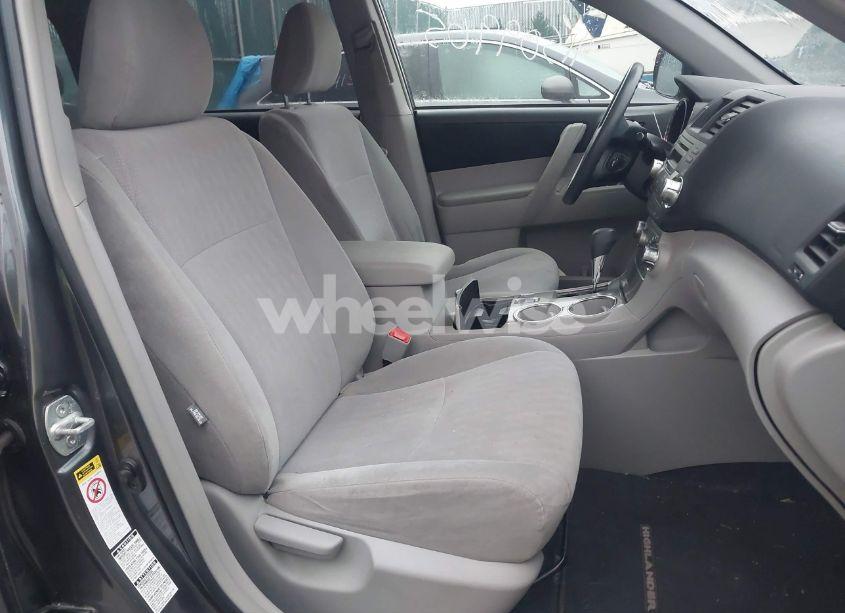 Photo 5 of 2011 Toyota Highlander BASE V6 (VIN 5TDBK3EHXBS080409)