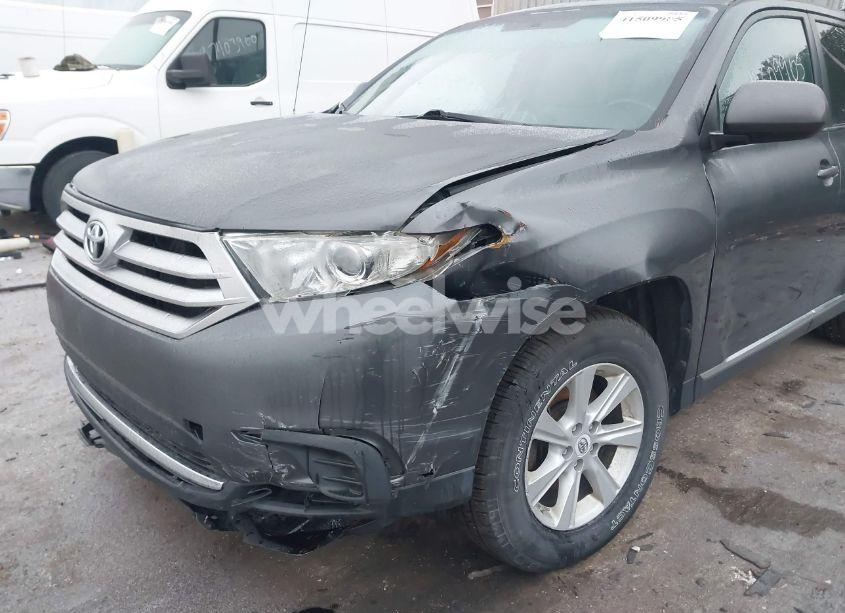 Photo 6 of 2011 Toyota Highlander BASE V6 (VIN 5TDBK3EHXBS080409)