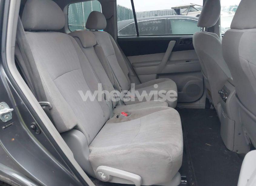 Photo 8 of 2011 Toyota Highlander BASE V6 (VIN 5TDBK3EHXBS080409)