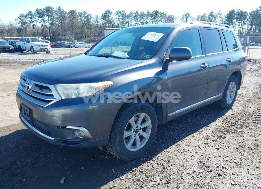 Photo 2 of 2012 Toyota Highlander SE V6 (VIN 5TDBK3EHXCS100255)