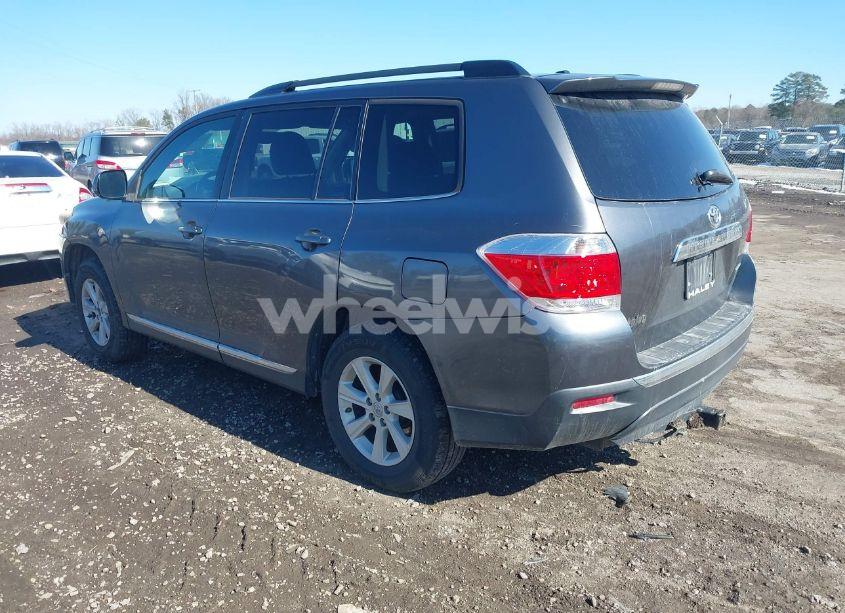 Photo 3 of 2012 Toyota Highlander SE V6 (VIN 5TDBK3EHXCS100255)