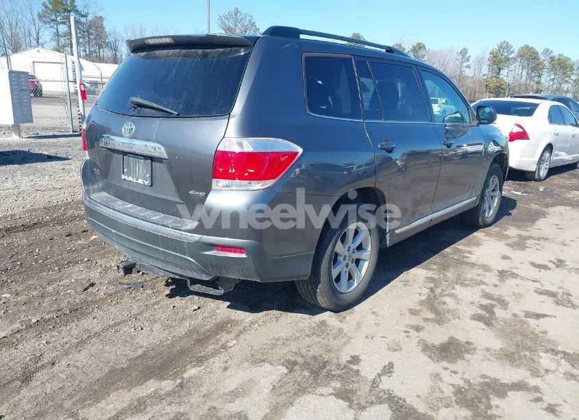 Photo 4 of 2012 Toyota Highlander SE V6 (VIN 5TDBK3EHXCS100255)