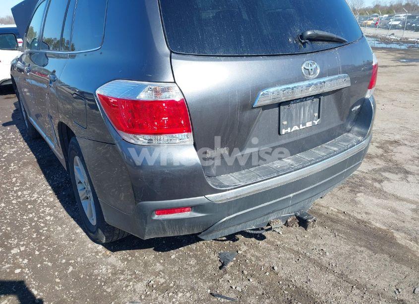 Photo 6 of 2012 Toyota Highlander SE V6 (VIN 5TDBK3EHXCS100255)