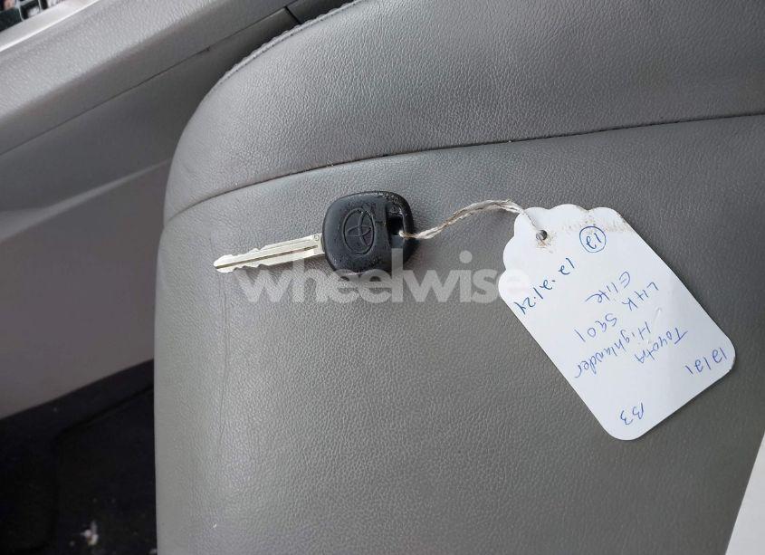 Photo 11 of 2012 Toyota Highlander SE V6 (VIN 5TDBK3EHXCS111451)