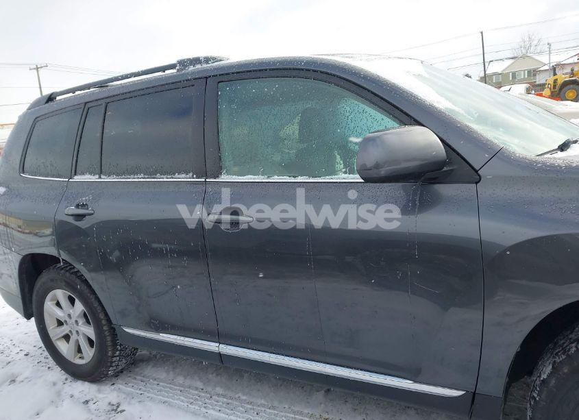 Photo 13 of 2012 Toyota Highlander SE V6 (VIN 5TDBK3EHXCS111451)