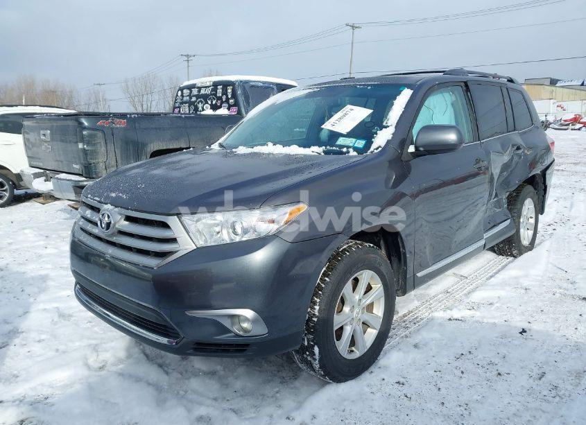 Photo 2 of 2012 Toyota Highlander SE V6 (VIN 5TDBK3EHXCS111451)