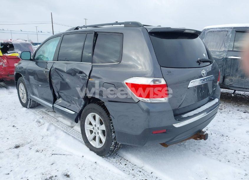 Photo 3 of 2012 Toyota Highlander SE V6 (VIN 5TDBK3EHXCS111451)