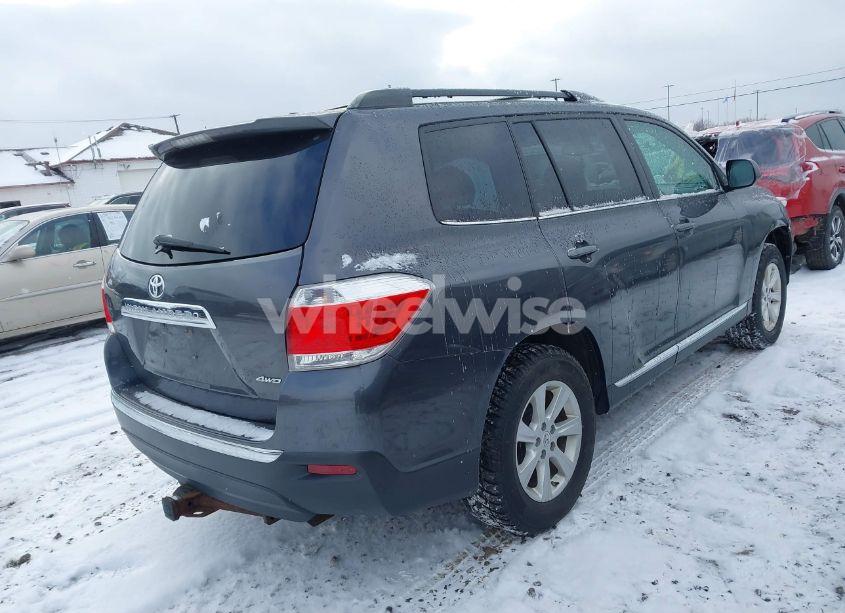 Photo 4 of 2012 Toyota Highlander SE V6 (VIN 5TDBK3EHXCS111451)