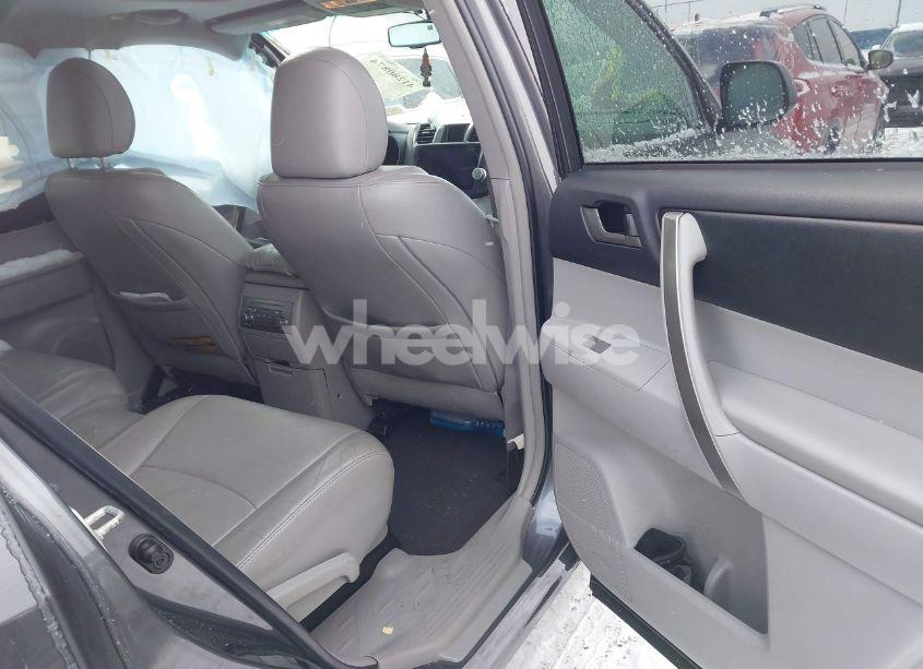 Photo 8 of 2012 Toyota Highlander SE V6 (VIN 5TDBK3EHXCS111451)