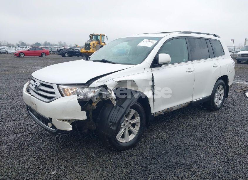 Photo 2 of 2012 Toyota Highlander SE V6 (VIN 5TDBK3EHXCS123163)