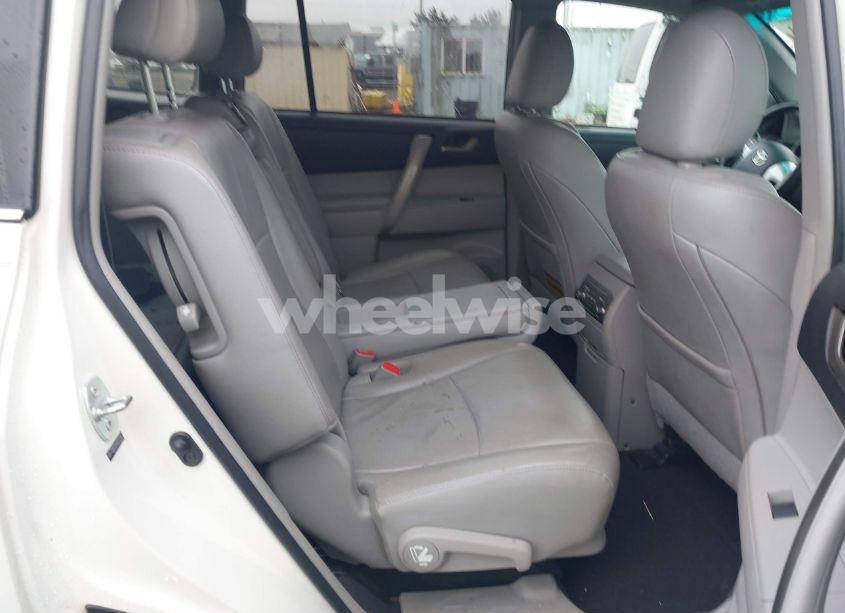 Photo 8 of 2012 Toyota Highlander SE V6 (VIN 5TDBK3EHXCS123163)