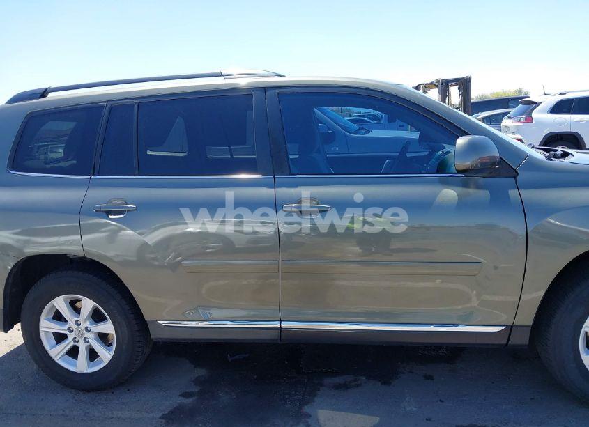 Photo 13 of 2012 Toyota Highlander BASE V6 (VIN 5TDBK3EHXCS130906)