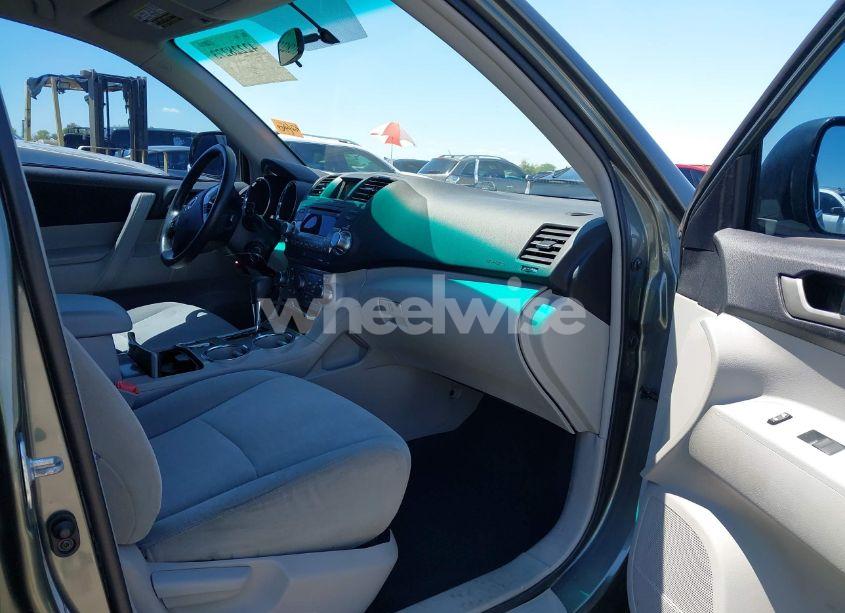 Photo 5 of 2012 Toyota Highlander BASE V6 (VIN 5TDBK3EHXCS130906)