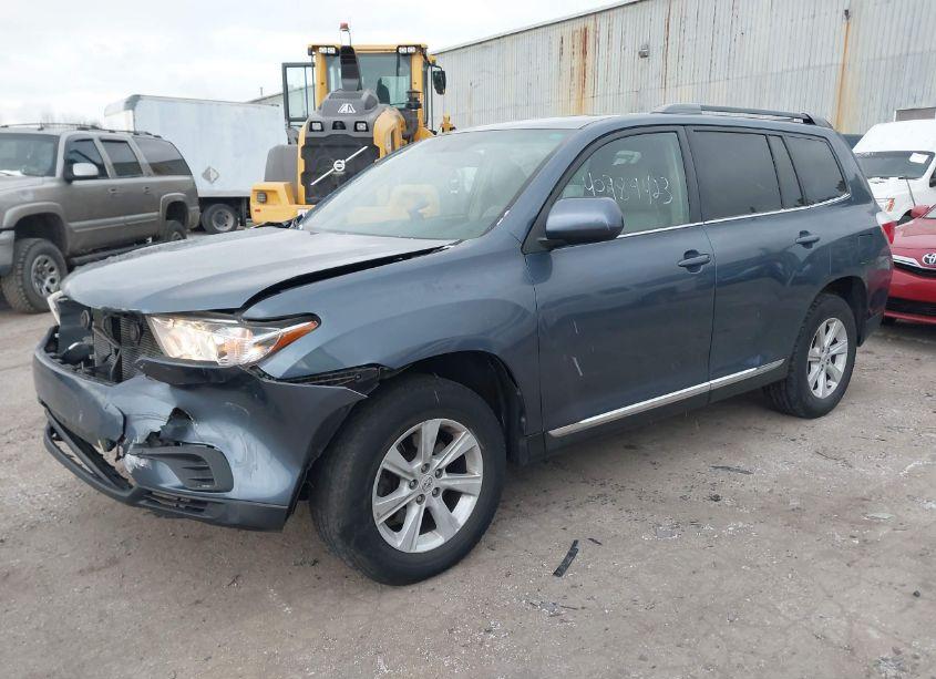 Photo 2 of 2012 Toyota Highlander SE V6 (VIN 5TDBK3EHXCS145633)
