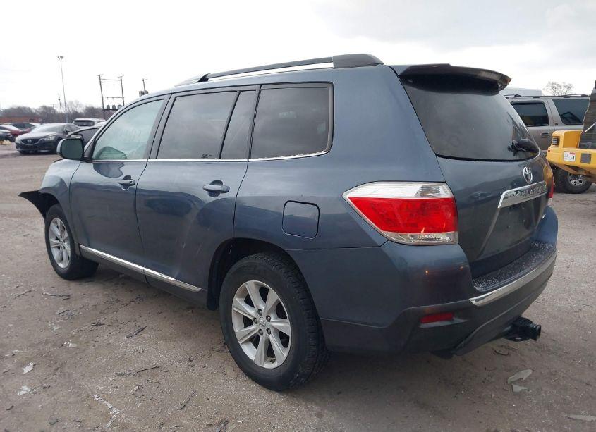 Photo 3 of 2012 Toyota Highlander SE V6 (VIN 5TDBK3EHXCS145633)