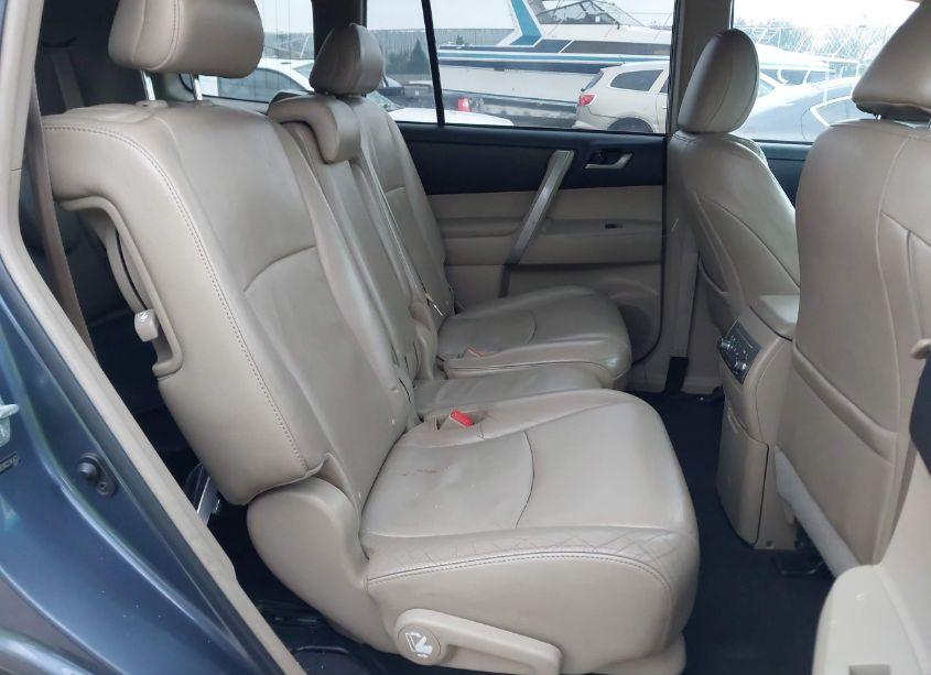 Photo 8 of 2012 Toyota Highlander SE V6 (VIN 5TDBK3EHXCS145633)
