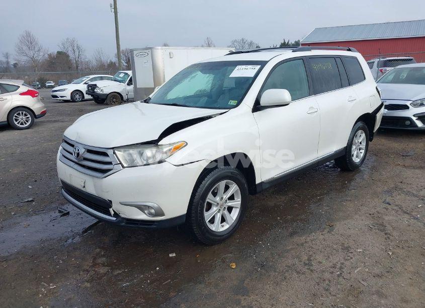 Photo 2 of 2012 Toyota Highlander SE (VIN 5TDBK3EHXCS169642)