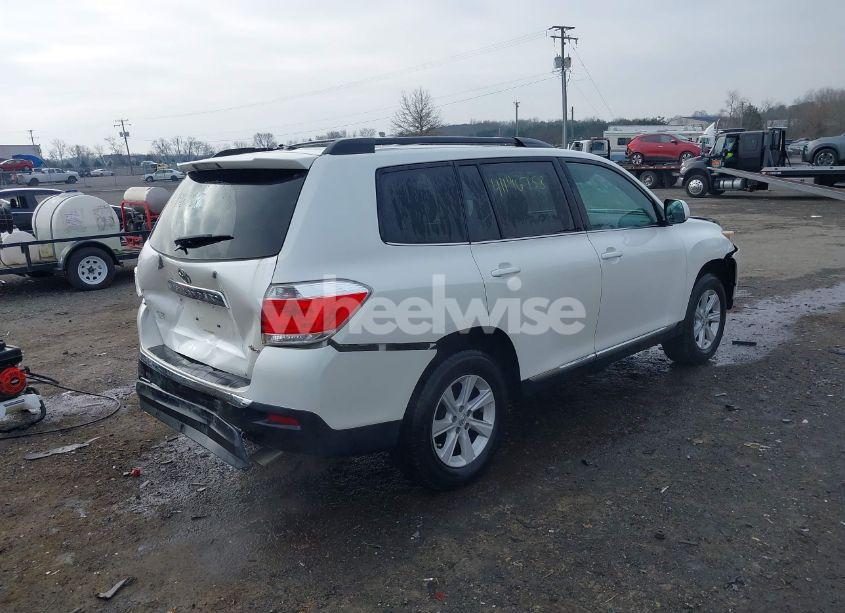 Photo 4 of 2012 Toyota Highlander SE (VIN 5TDBK3EHXCS169642)